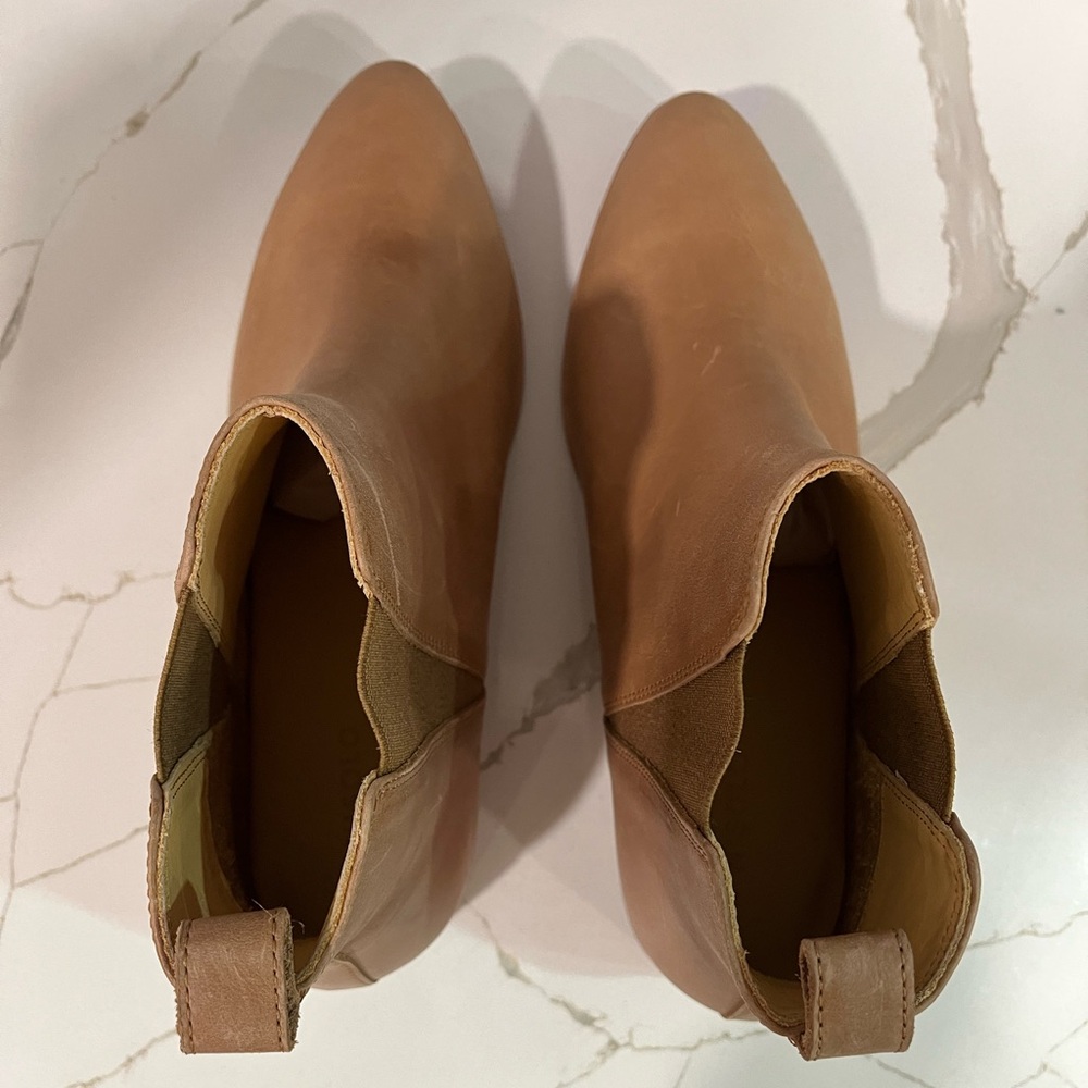 Nisolo Eva Everyday Chelsea Boot. Women’s size 8. Color Beige - Picture 7 of 9